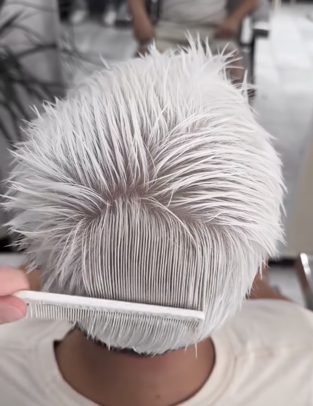 Trabajo de decoloración masculina realizado en Barber Wave