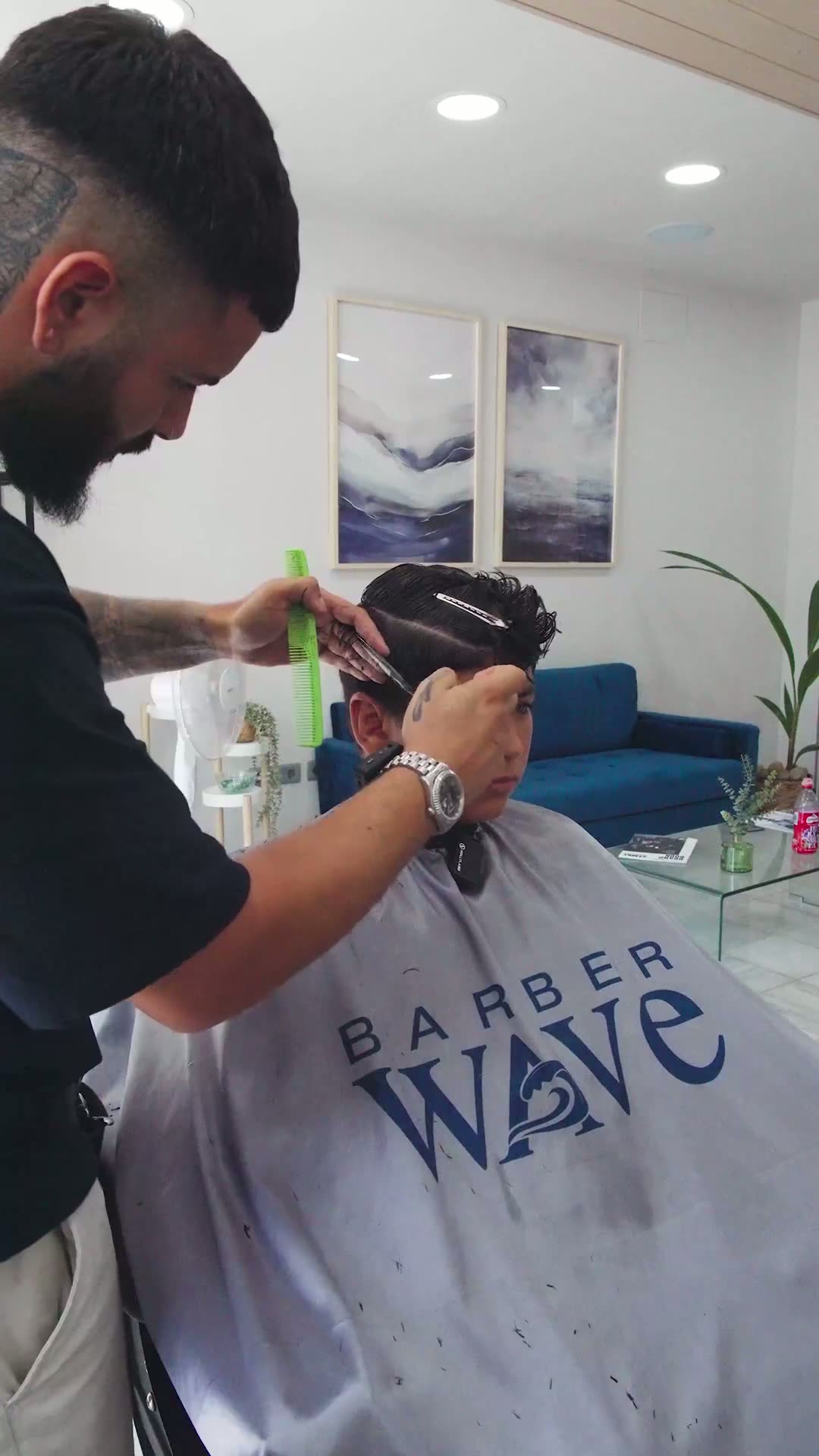 Corte a tijera en cabina — Barber Wave