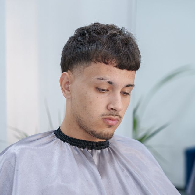 Corte con flequillo en Barber Wave, Torre del Mar