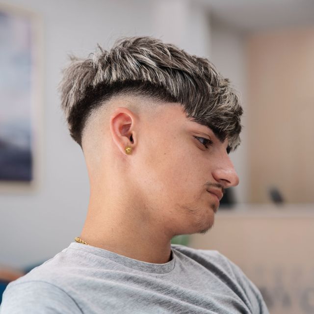 Mechas platino en Barber Wave, Torre del Mar